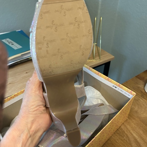 Size 9 M Christy Women's Dressy Heels - Picture 5 of 6